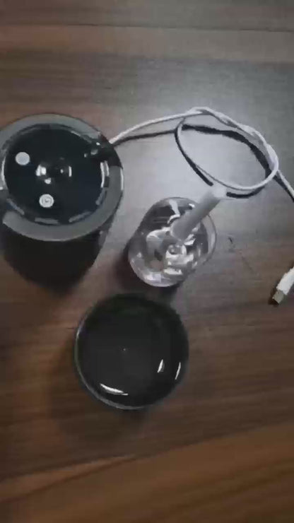 Moderner Auto-Aroma-Diffusor, USB-wiederaufladbarer Lufterfrischer und Luftbefeuchter mit einstellbarer Duftintensität und LED-Umgebungslicht